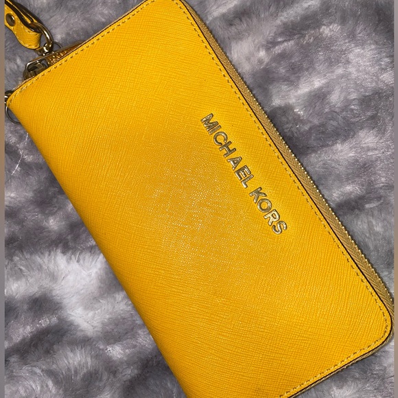 Michael Kors Accessories - Michael Kors wallet
